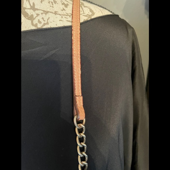 Live Love Loft Two Tone Envelope Crossbody Clutch🖤 - Picture 7 of 16